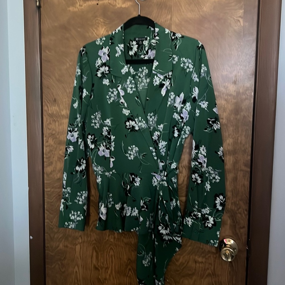 Versona wrap blouse. Very blousy! Size XL